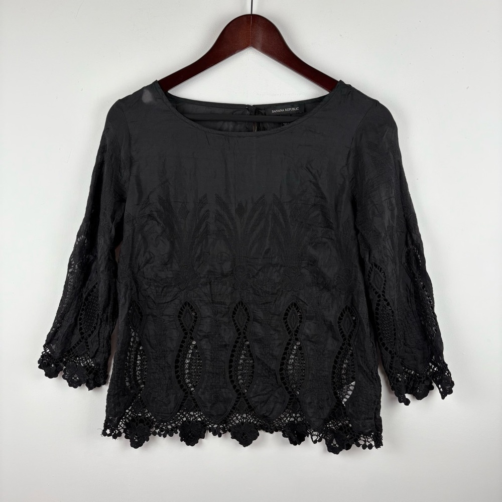 Banana Republic Scalloped Lace Black Blouse Shirt Top Size XS Festive Holiday - Picture 2 of 7